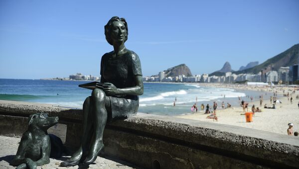 Escritora Clarisse Lispector ganha estátua no Rio - Sputnik Brasil
