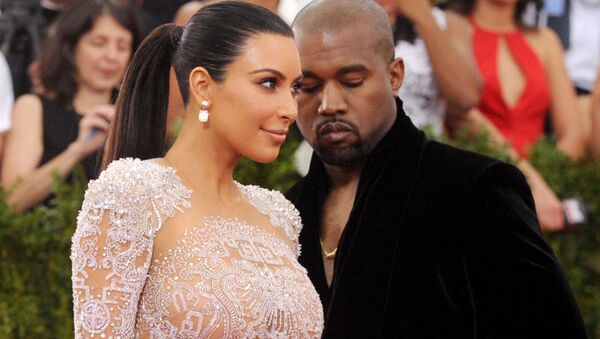 Kim Kardashian e Kanye West chegam no Metropolitan Museum of Art. - Sputnik Brasil