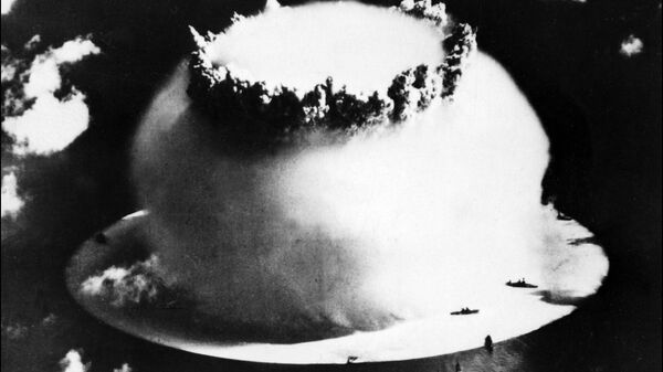 Explosão nuclear no Atol de Bikini (foto de arquivo) - Sputnik Brasil