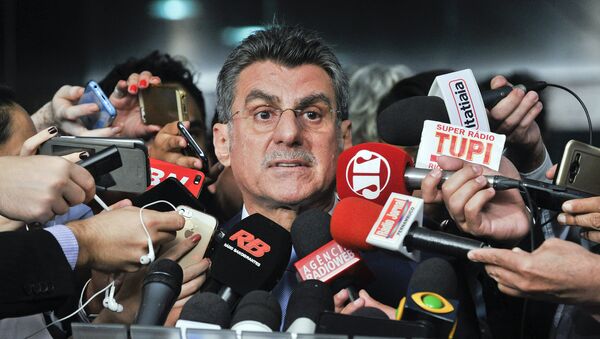 Romero Jucá concede entrevista após reunião para discutir a redução da meta fiscal para o ano - Sputnik Brasil