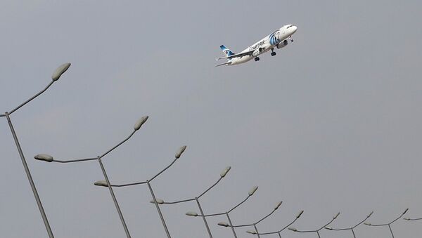 An EgyptAir plane lands at Cairo Airport in Egypt May 19, 2016 - Sputnik Brasil