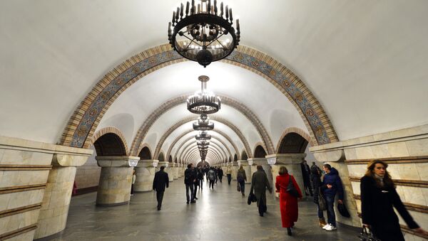 Foto tirada em 13 de novembro de 2012 em Kiev na estação de metrô Porta do ouro. - Sputnik Brasil