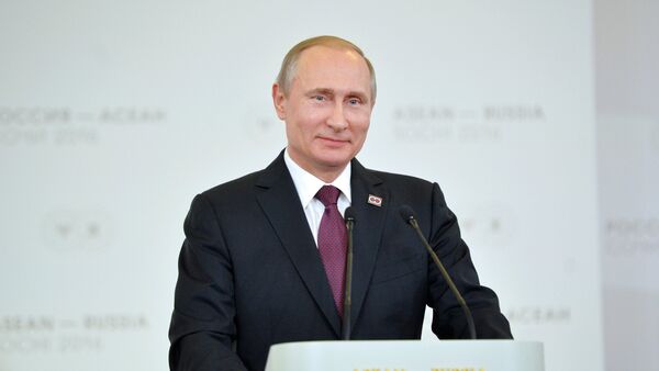 O presidente russo Vladimir Putin durante a conferência de imprensa depois da cúpula ASEAN-Rússia - Sputnik Brasil
