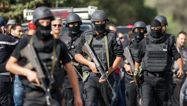 Três militantes atacam edifício do parlamento da Tunísia - Sputnik Brasil