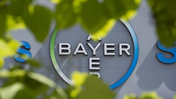 This file photo taken on July 24, 2013 shows a logo of German pharmaceuticals and chemicals giant Bayer on an overpass at its Berlin headquarters - Sputnik Brasil