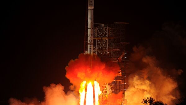 Foguete chinês Chang'e-3 está lançado a partir do Centro de Lançamento de Satélites na província chinesa de Sichuan, China, dezembro de 2013 - Sputnik Brasil