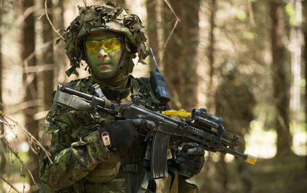 Soldado estoniano participa dos exercícios militares anuais em conjunto com as tropas da OTAN, Estônia, maio de 2014 (foto de arquivo) - Sputnik Brasil