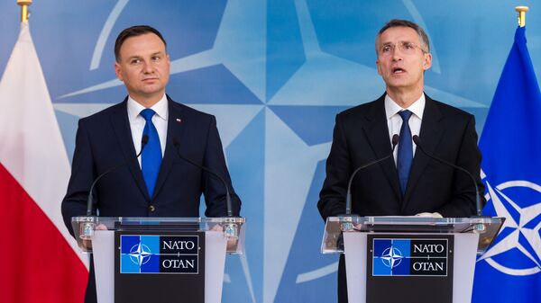 Jens Stoltenberg, o secretário geral da OTAN e Andrzej Duda, presidente da Polônia - Sputnik Brasil