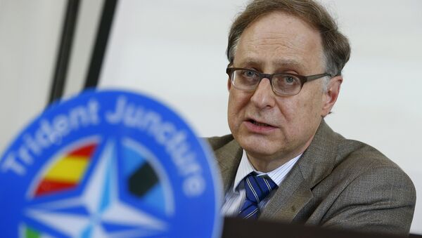 NATO Deputy Secretary General, Ambassador Alexander Vershbow talks during a news conference during a NATO military exercise at the Birgi NATO Airbase in Trapani, Italy October 19, 2015 - Sputnik Brasil
