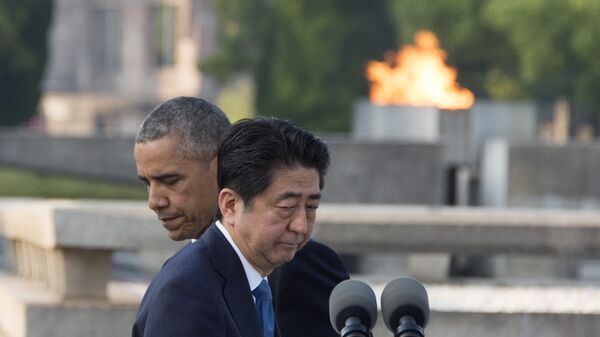 Barack Obama e Shinzo Abe durante evento solene em Hiroshima em 27 de maio de 2016 - Sputnik Brasil