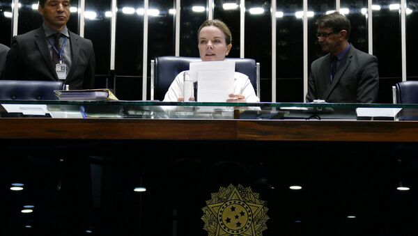 À mesa, senadora Gleisi Hoffmann (PT-PR) fala sobre os casos de estupro coletivo no Brasil - Sputnik Brasil