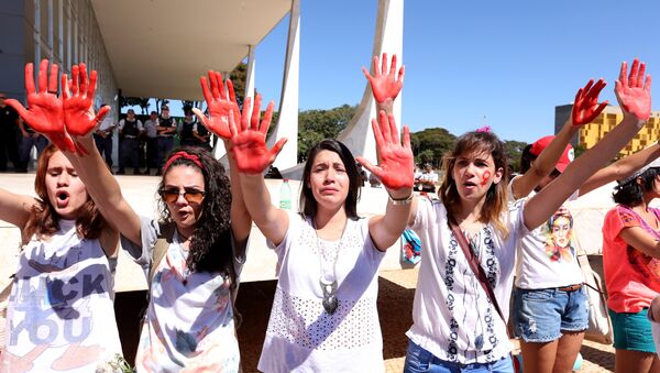 Caminhada das Flores repudia abuso e agressões contra as mulheres em Brasília, 29 de maio de 2016 - Sputnik Brasil