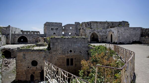 Castelo medieval, Crac des Chevaliers, perto da da vila Sunni destruída de Hosn em Síria (foto de arquivo) - Sputnik Brasil