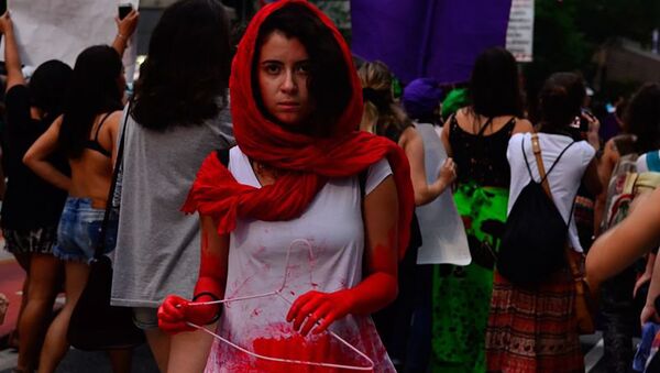 Protesto contra estupro coletivo no Rio de Janeiro - Sputnik Brasil