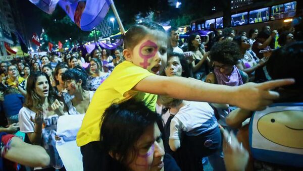 Ato Por Todas Elas reuniu milhares de mulheres no Rio de Janeiro contra a cultura do estupro - Sputnik Brasil