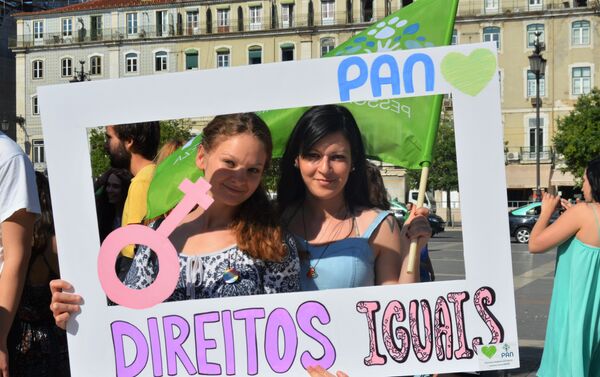 Por Todas Elas em Lisboa: manifestações de apoio à vítima de estupro no Rio - Sputnik Brasil