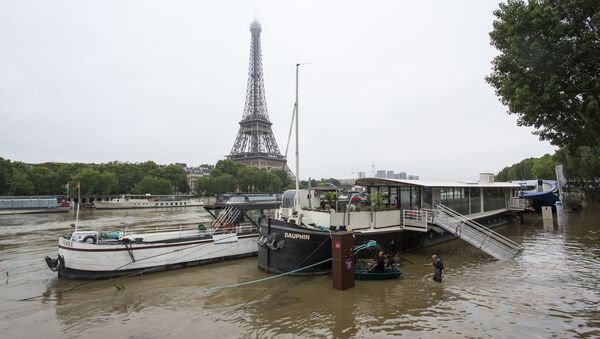 Cheia do Sena em Paris depois de dias de chuvas - Sputnik Brasil