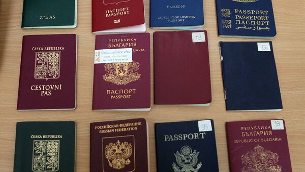 Passaportes de vários países do mundo - Sputnik Brasil
