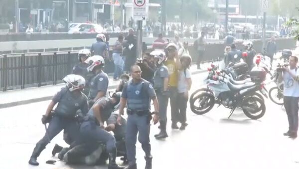 Violência policial durante protesto contra governo de Temer no Brasil - Sputnik Brasil