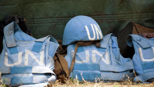 Capacetes das forças de manutenção da paz das Nações Unidas - Sputnik Brasil