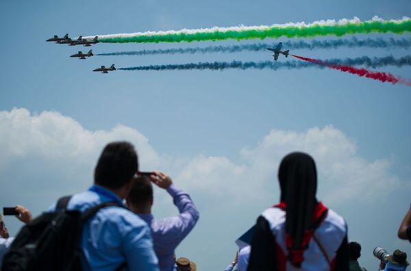Força Aérea dos Emirados Árabes na exposição de equipamentos marítimos e espaciais LIMA-2015 na Malásia - Sputnik Brasil