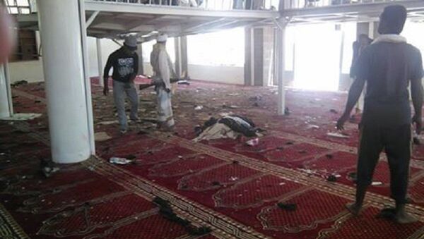 Homens-bomba se explodem em mesquita no Iêmen, matando dezenas de pessoas - Sputnik Brasil