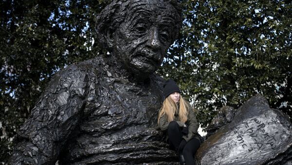 Estátua Albert Einstein em Washington, EUA - Sputnik Brasil