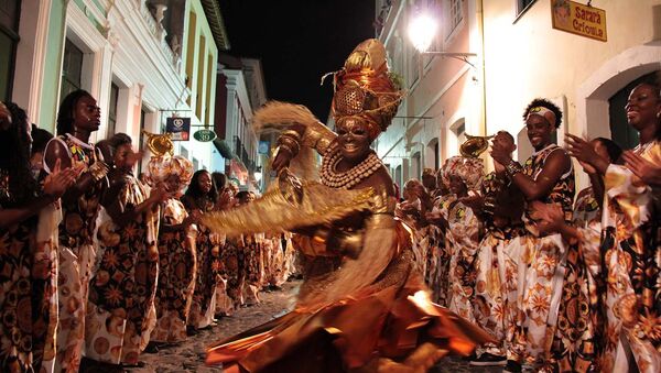 Bloco do Olodum , que tem uma ONG e desenvolve trabalhos sociais envolvendo música, no Carnaval de Salvador - Sputnik Brasil