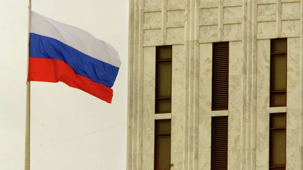 Bandeira da Rússia na Embaixada russa em Washington, DC. - Sputnik Brasil