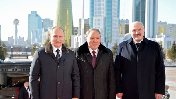 Vladimir Putin, Nursultan Nazarbaev e Aleksandr Lukashenko - Sputnik Brasil