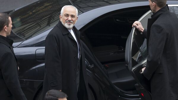 Javad Zarif, ministro de Relações Exteriores do Irã, volta ao hotel após negociações com o secretário de Estado americano, John Kerry - Sputnik Brasil