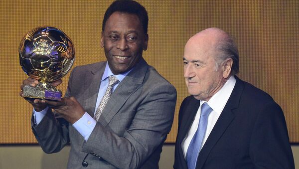 Pelé e Joseph Blatter - Sputnik Brasil