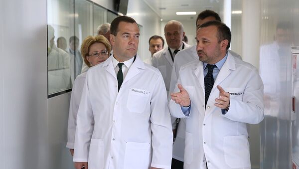 Dmitry Medvedev no Complexo científico-tecnológico de Biocad - Sputnik Brasil