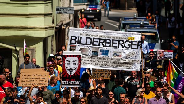 Os protestos contra o encontro de Clude de Bilderberg em Telfs, Áustria, 13 de junho de 2015 - Sputnik Brasil