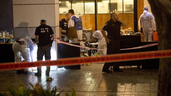 Polícia de Israel analisa local de atentado em mercado no centro de Tel Aviv - 8 de junho de 2016 - Sputnik Brasil