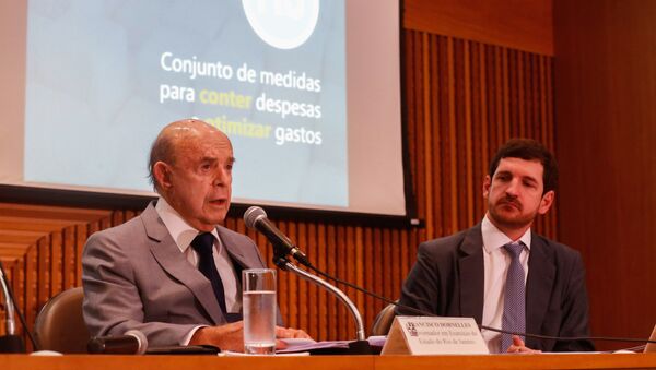 Governador do Rio apresenta pacote para conter crise, cortando 30% dos gastos. - Sputnik Brasil