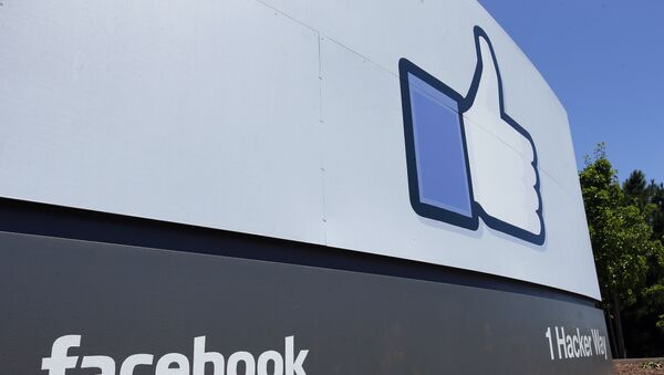A cede Facebook headquarters in Menlo Park, Calif. - Sputnik Brasil