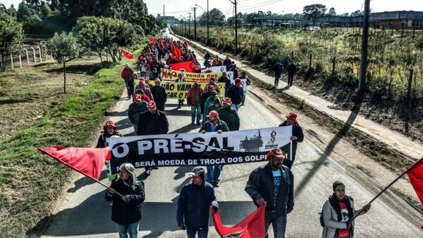 Trabalhadores marcham para denunciar o Golpe contra a democracia no Brasil – Araucária, região metropolitana de Curitiba - Sputnik Brasil