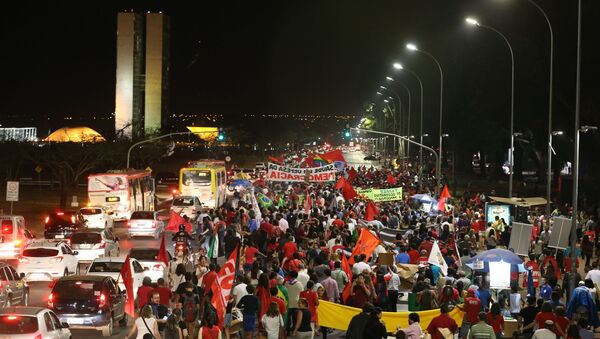 Manifestação em Brasília contra Temer ocupa Esplanada dos Ministérios - Sputnik Brasil
