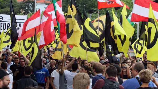 Confrontos entre extrema direita e antifascistas em Viena, Áustria - Sputnik Brasil