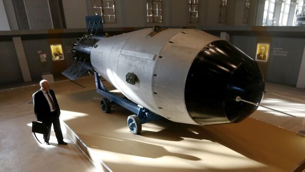 Shell, a réplica da maior bomba nuclear soviética detonada, a AN-602 (Tsar-Bomb), em exposição em Moscovo, Rússia, 31 de agosto de 2015 - Sputnik Brasil