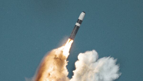 O lançamento de míssil submarino Trident II - Sputnik Brasil