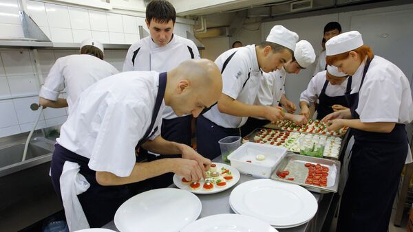 Chefs cooking at the Vanil restaurant - Sputnik Brasil