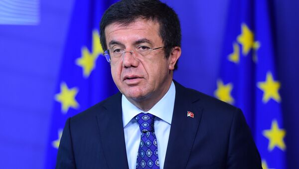 Turkish Economy Minister Nihat Zeybekci Gives a press conference on May 12, 2015 after meeting with European commissioner for trade at the European Commission in Brussels - Sputnik Brasil