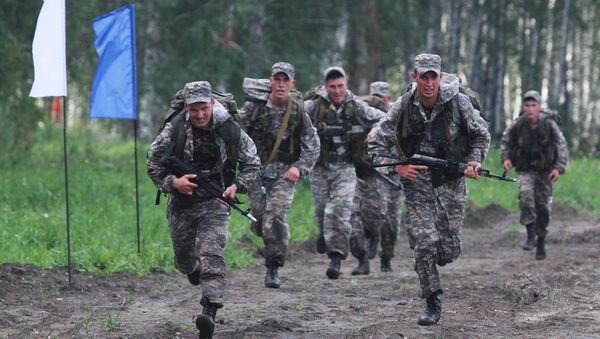Soldados russsos durante os exercícios militares - Sputnik Brasil