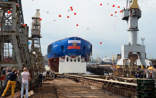 Cerimônia de lançamento de quabra-gelo nuclear Arktika ao mar dos Estaleiros Bálticos em São Petersburgo - Sputnik Brasil
