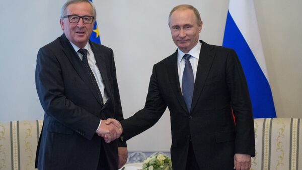 Encontro do presidente da Rússia Vladimir Putin com o presidente da Comissão Europeia Jean-Claude Juncker no Fórum Econômico Internacional de São Petersburgo - Sputnik Brasil