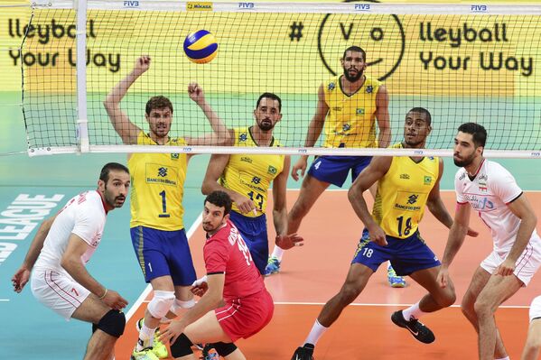 Confronto entre as seleções de Brasil e Irã pela Liga Mundial de Vôlei - Sputnik Brasil