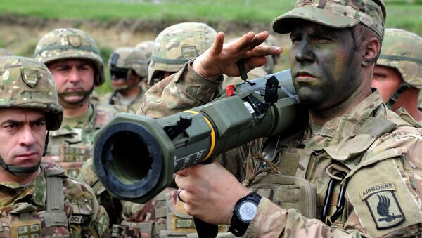 Soldado estadunidense segura lança-foguetes durante os exercícios militares conjuntos Noble Partner 2016 em Tbilisi, Geórgia, em 14 de maio, 2016 - Sputnik Brasil
