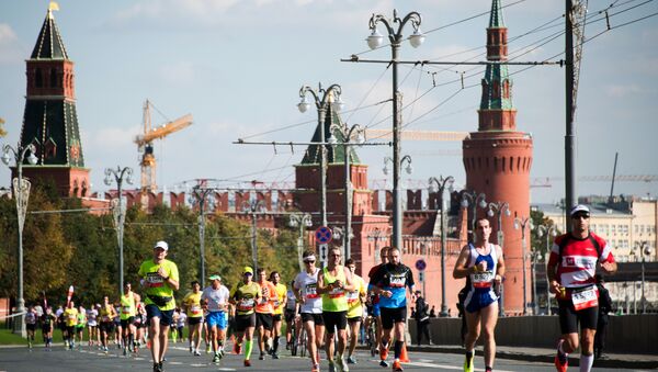 Os corredores competem na Maratona de Moscovo, em 20 de setembro de 2015, no centro de Moscou. - Sputnik Brasil